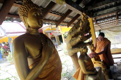 PERSIAPAN HARI WESAK