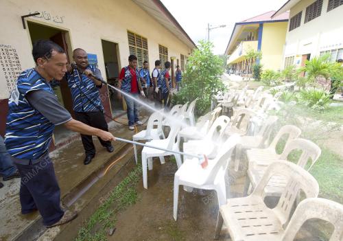 PH12_14122013_BANJIR_SEKOLAH