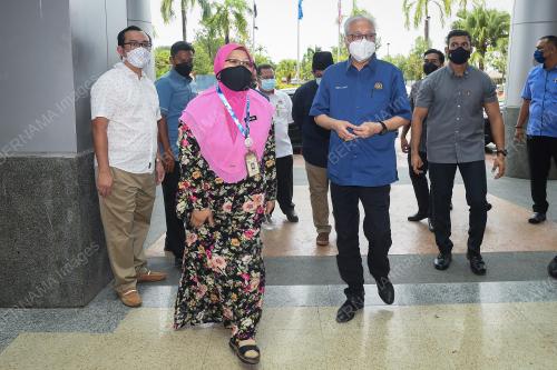 DATUK SERI ISMAIL SABRI YAAKOB
