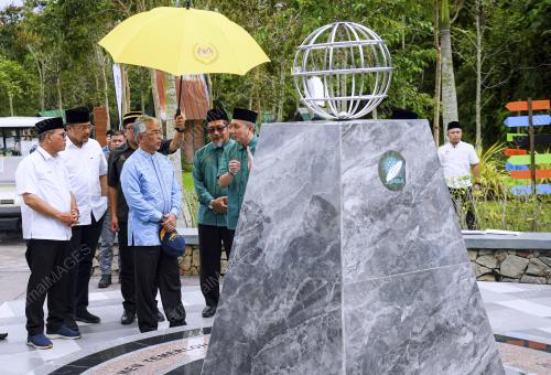 AL-SULTAN ABDULLAH RI'AYATUDDIN AL-MUSTAFA BILLAH SHAH
