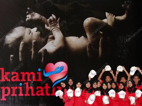 PH12_24012011_KAMI_PRIHATIN