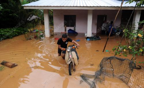 PH12_24012017_BANJIR