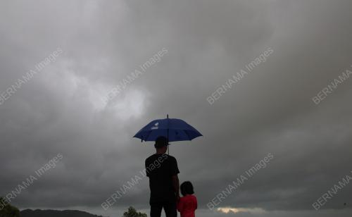 CUACA MENDUNG