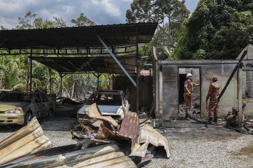 LIMA SEKLUARGA MAUT DALAM KEBAKARAN