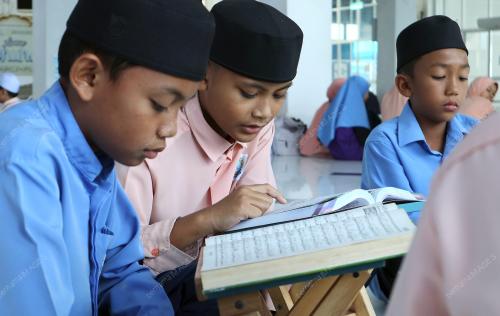 TADARUS ALQURAN DI BULAN RAMADAN