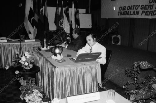 DR. MAHATHIR BIN MOHAMAD