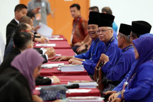 DATUK SERI ISMAIL SABRI YAAKOB