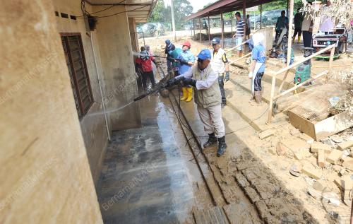 PH13_07012015_BANJIR_CUCI