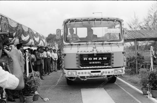 KERETA TOMAN