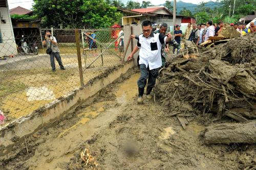 PH13_11012015_BANJIR