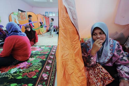 AZLAWATI MOHD ARIS