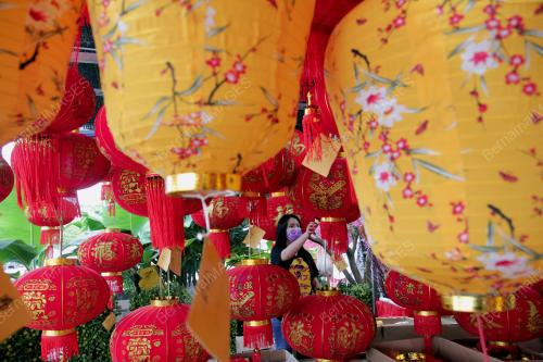 MEMBELI BELAH PERSIAPAN TAHUN BARU CINA