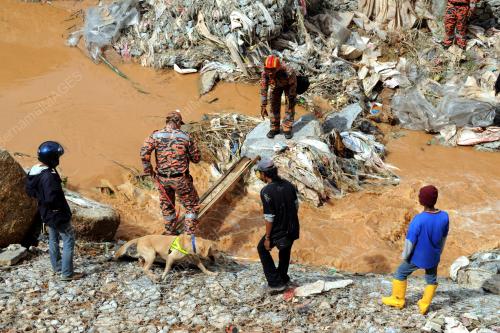 PH13_23102013_BANJIR_LUMPUR