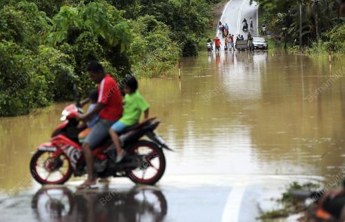 PH13_24012017_BANJIR
