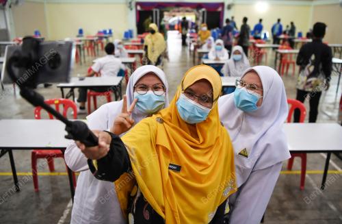 PELAJAR SYUJUD SYUKUR HARI TERAKHIR SPM 2020