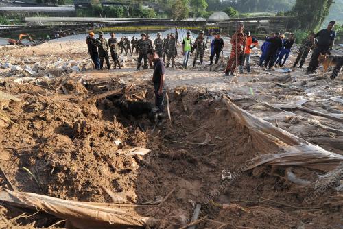 PH13_25102013_BANJIR_LUMPUR