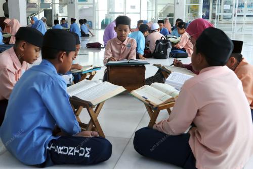 TADARUS ALQURAN DI BULAN RAMADAN