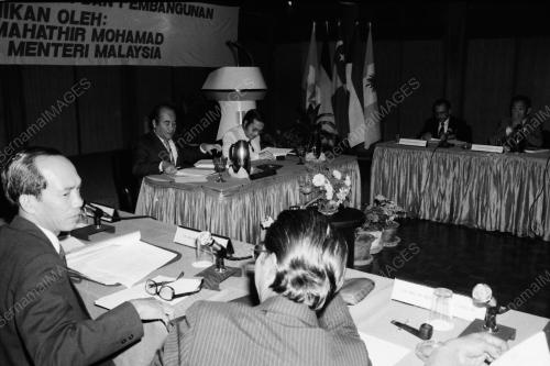 DR. MAHATHIR BIN MOHAMAD