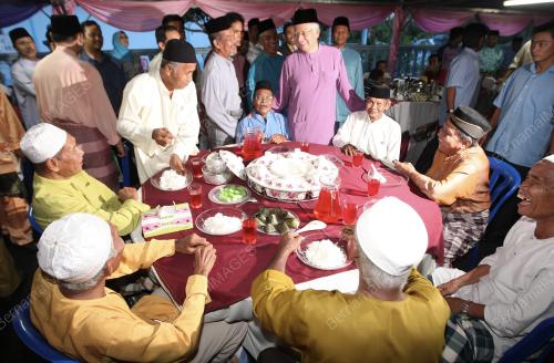 MOHD NAJIB TUN ABDUL RAZAK