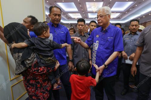 DATUK SERI ISMAIL SABRI YAAKOB