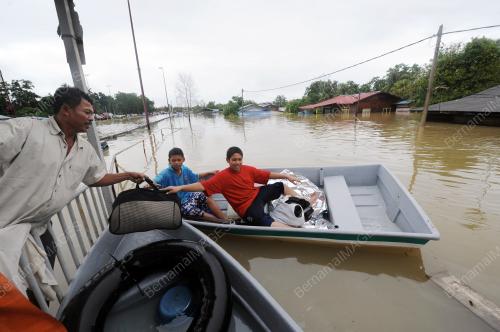 PH14_04122013_BANJIR
