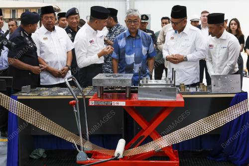 AL-SULTAN ABDULLAH RI'AYATUDDIN AL-MUSTAFA BILLAH SHAH