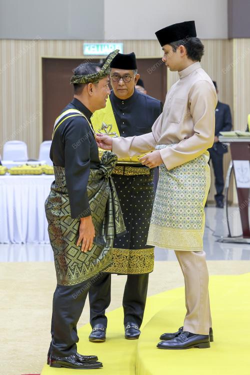 TENGKU HASSANAL IBRAHIM ALAM SHAH