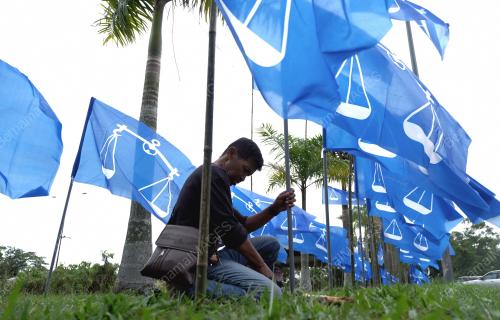 PASANG BENDERA BARISAN NASIONAL