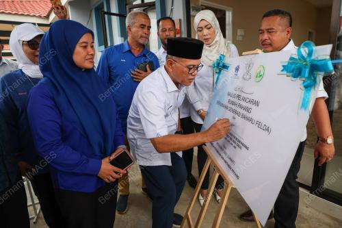 DATUK SERI WAN ROSDY WAN ISMAIL