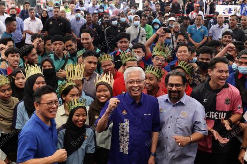 DATUK SERI ISMAIL SABRI YAAKOB