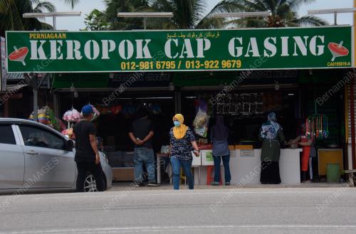 PENGUSAHA KEDAI KEROPOK LEKOR
