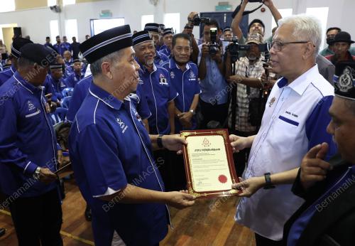 DATUK SERI ISMAIL SABRI YAAKOB