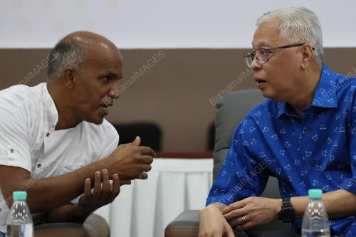 DATUK SERI ISMAIL SABRI YAAKOB