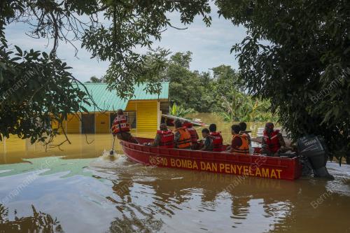 OPERASI MENYELAMAT MANGSA BANJIR