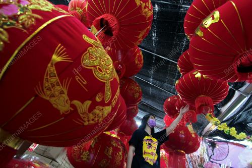 MEMBELI BELAH PERSIAPAN TAHUN BARU CINA