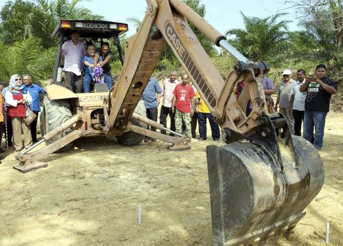PH14_23042015_PECAH_TANAH