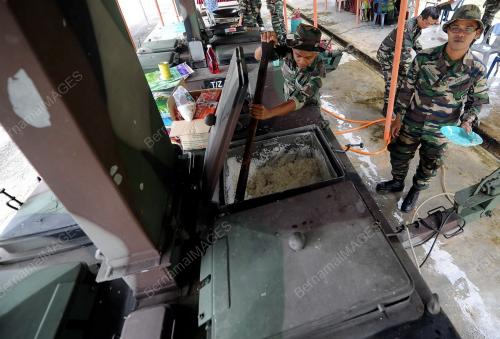PH14_26122012_BANJIR