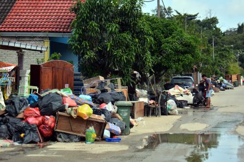BARANG KELENGKAPAN RUMAH ROSAK AKIBAT BANJIR
