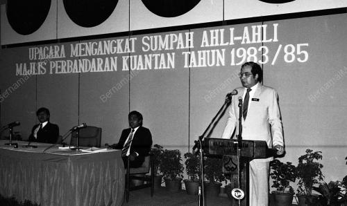 PH15_05022015_ANGKAT_SUMPAH