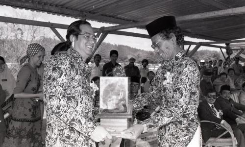 MOHD. NAJIB TUN ABDUL RAZAK