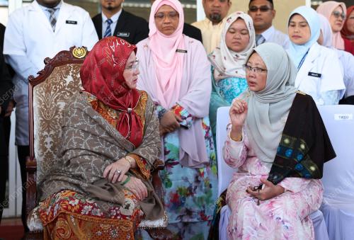 TUNKU HAJAH AZIZAH AMINAH MAIMUNAH ISKANDARIAH