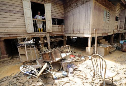PH15_07012015_BANJIR_CUCI