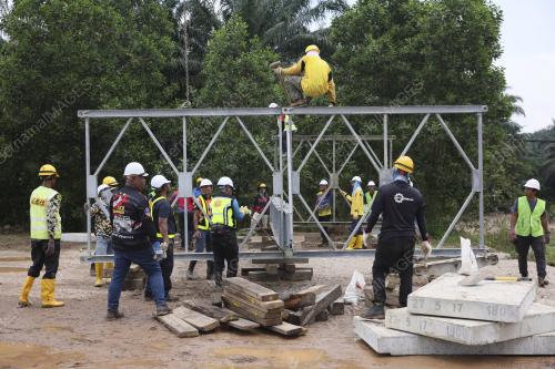 JKR PASANG JAMBATAN BAILEY DI LEBUH RAYA KUANTAN-SEGAMAT