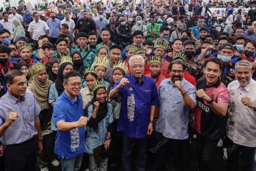 DATUK SERI ISMAIL SABRI YAAKOB
