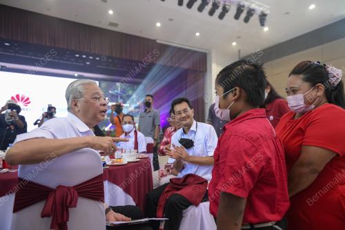 DATUK SERI ISMAIL SABRI YAAKOB