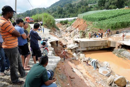 PH15_23102013_BANJIR_LUMPUR
