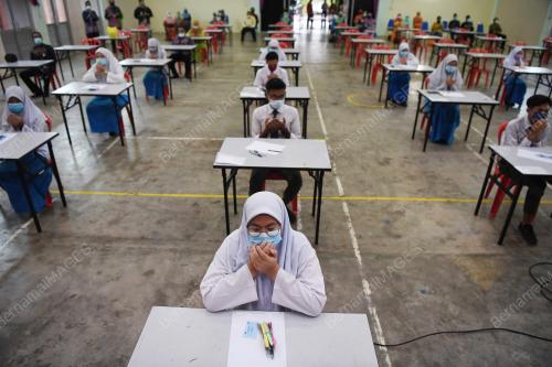 PELAJAR SYUJUD SYUKUR HARI TERAKHIR SPM 2020