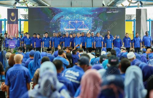DATUK SERI ISMAIL SABRI YAAKOB