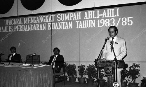 PH16_05022015_ANGKAT_SUMPAH
