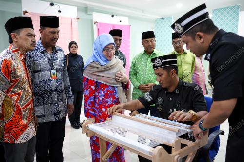 TUNKU HAJAH AZIZAH AMINAH MAIMUNAH ISKANDARIAH
